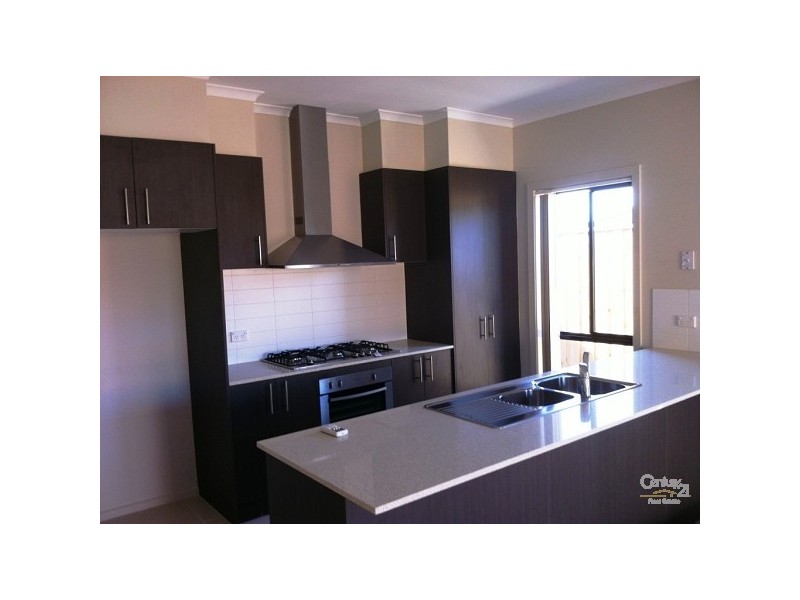 16 Royal Circuit, Point Cook VIC 3030