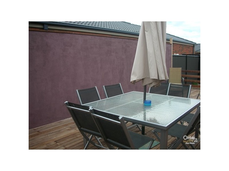 32 Astley Crs, Point Cook VIC 3030