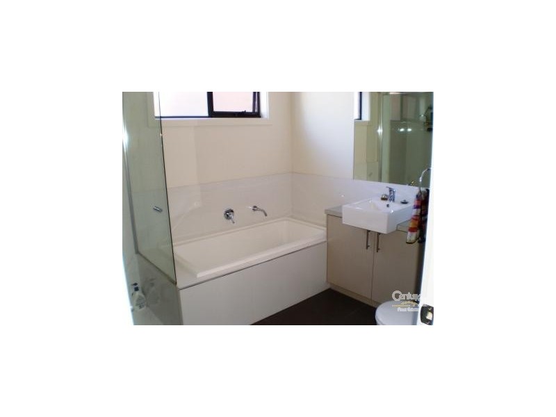 2/34 LOGAN STREET, Hamlyn Heights VIC 3215