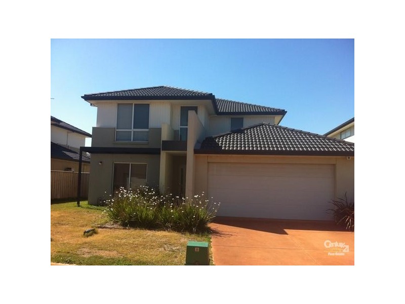 16 MONTCLAIR STREET, Sanctuary Lakes VIC 3030