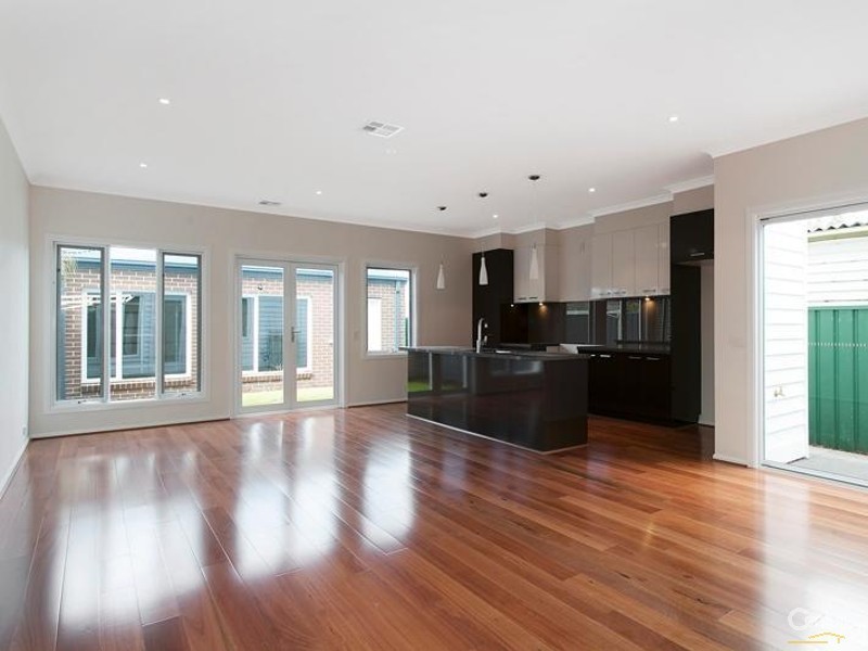 4/12 McNeilage Street, Spotswood VIC 3015