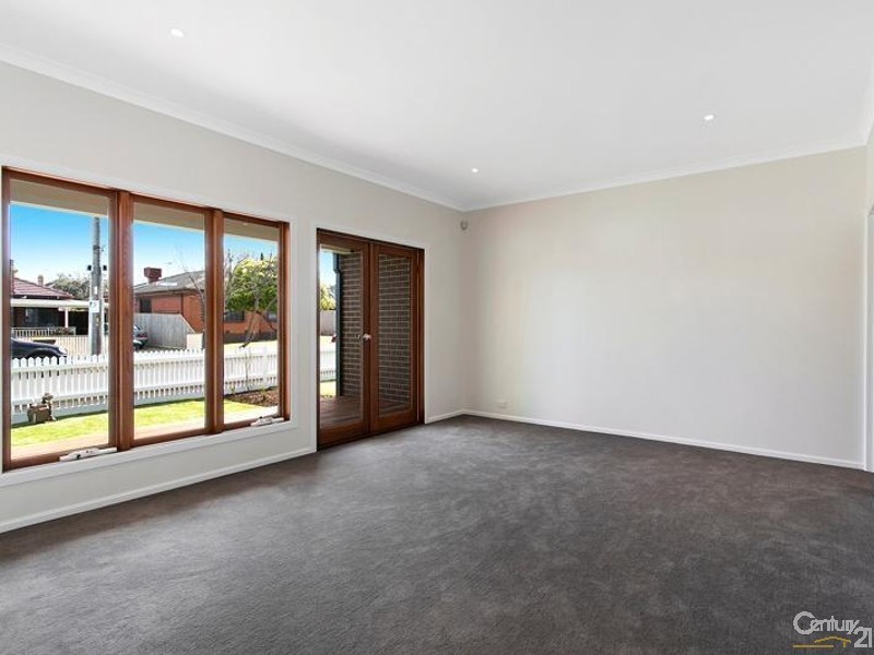 4/12 McNeilage Street, Spotswood VIC 3015