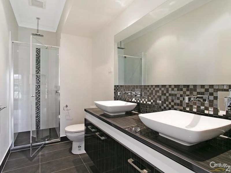 4/12 McNeilage Street, Spotswood VIC 3015