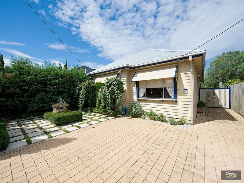 17 Derham Street, Spotswood VIC 3015