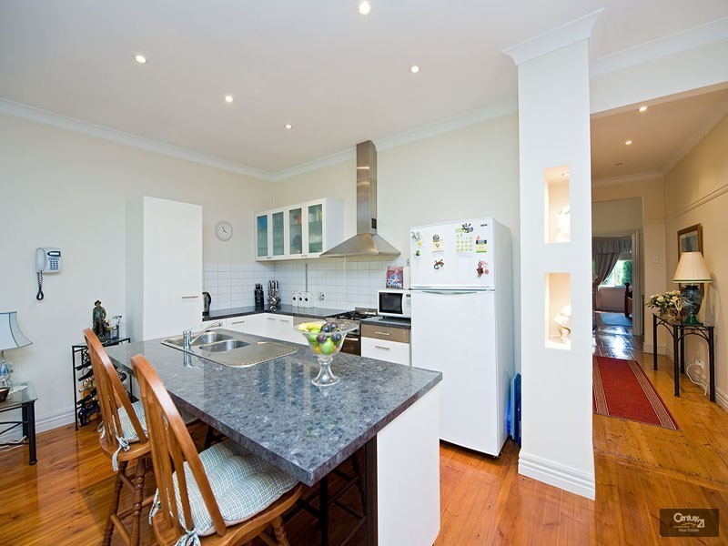 17 Derham Street, Spotswood VIC 3015