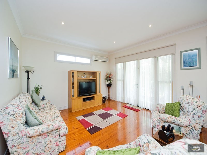 17 Derham Street, Spotswood VIC 3015