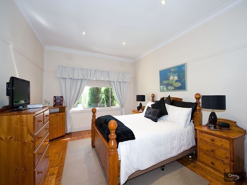 17 Derham Street, Spotswood VIC 3015