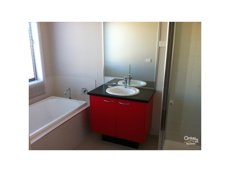 4 BAYBREEZE STREET, Point Cook VIC 3030