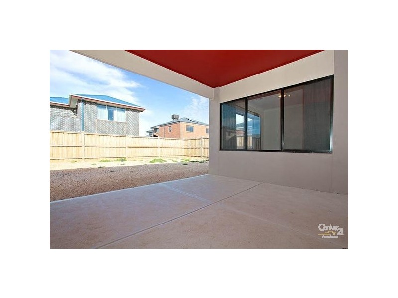 4 BAYBREEZE STREET, Point Cook VIC 3030