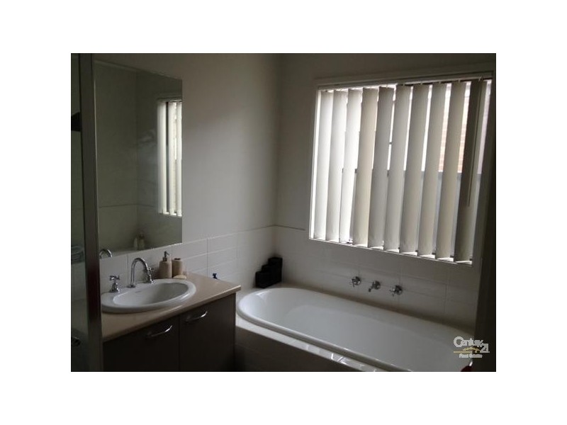 33 Kellerman Drive, Point Cook VIC 3030