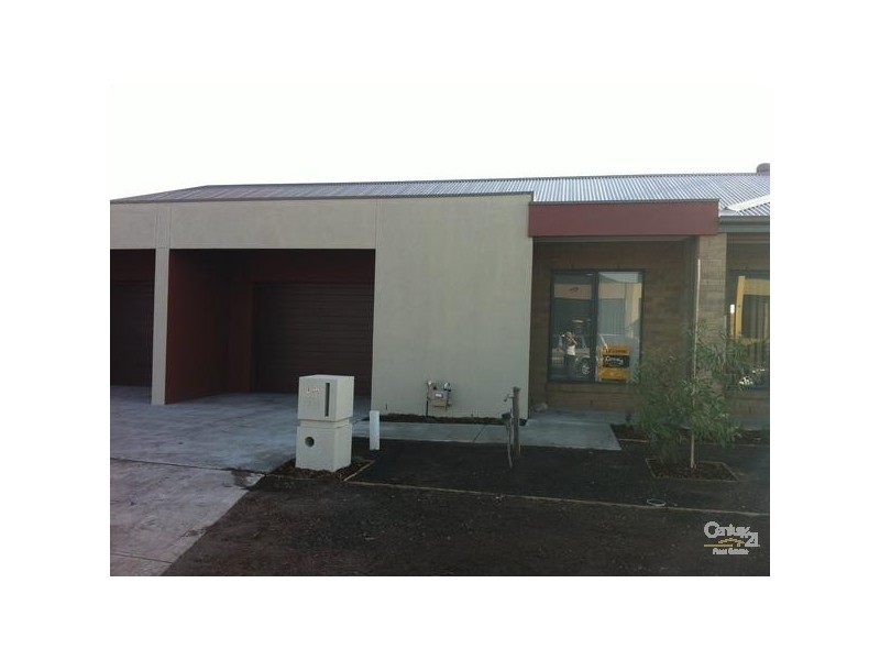 2/19 LARSON AVEUE, Tarneit VIC 3029