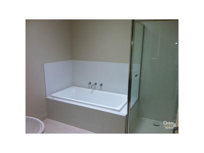 2/19 LARSON AVEUE, Tarneit VIC 3029