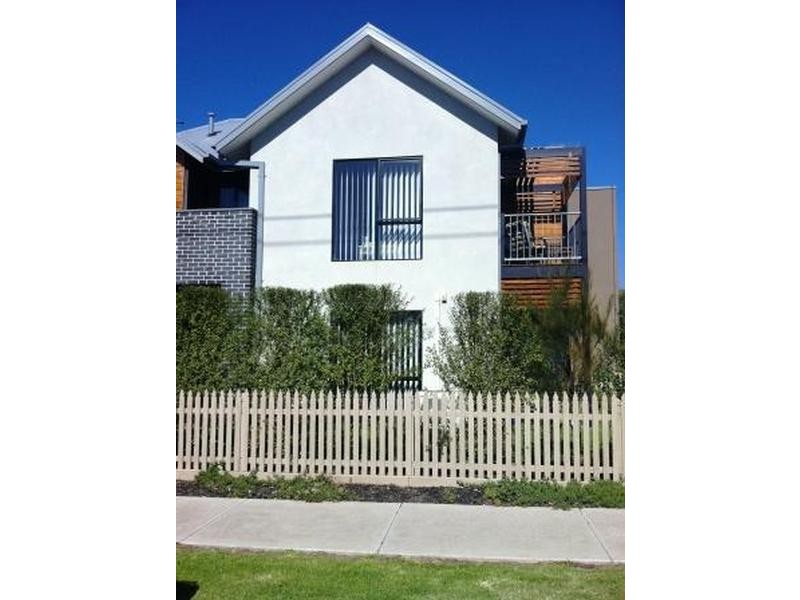 2/119 BLACKSHAWS ROAD, Newport VIC 3015