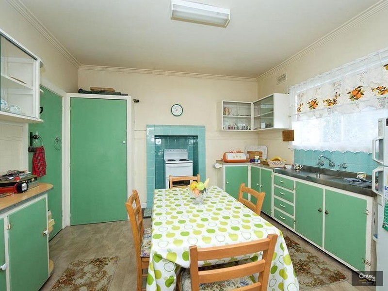 22 Blenheim Road, Newport VIC 3015