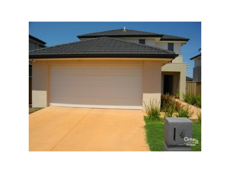 4 MONTCLAIR STREET, Sanctuary Lakes VIC 3030