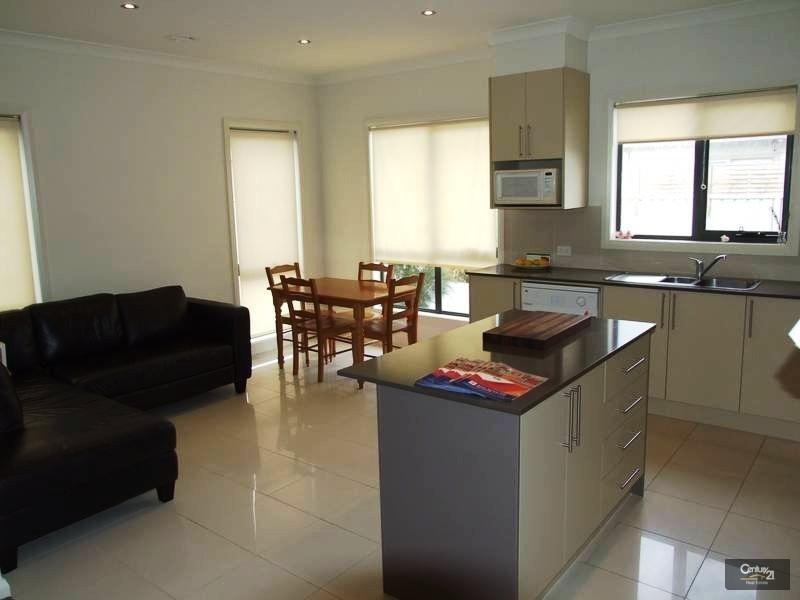 1/56 Blenheim Road, Newport VIC 3015