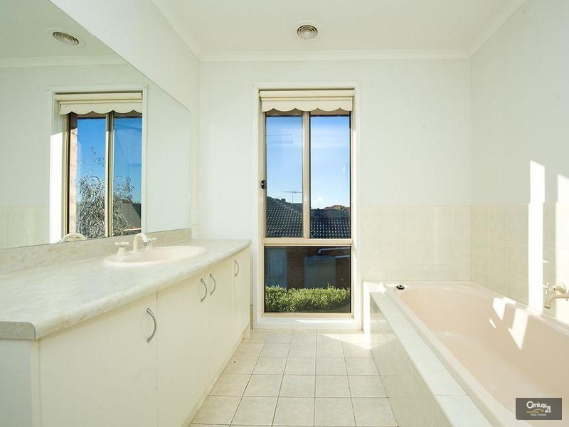 9 Domain Place, Point Cook VIC 3030