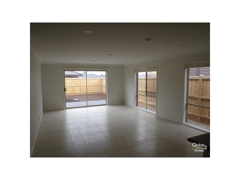 15 SANTORINI CRS, Point Cook VIC 3030