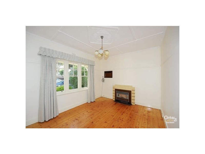 16 HOME ROAD, Newport VIC 3015