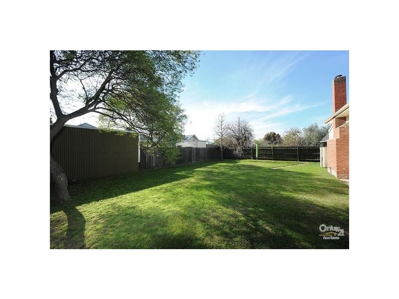 16 HOME ROAD, Newport VIC 3015