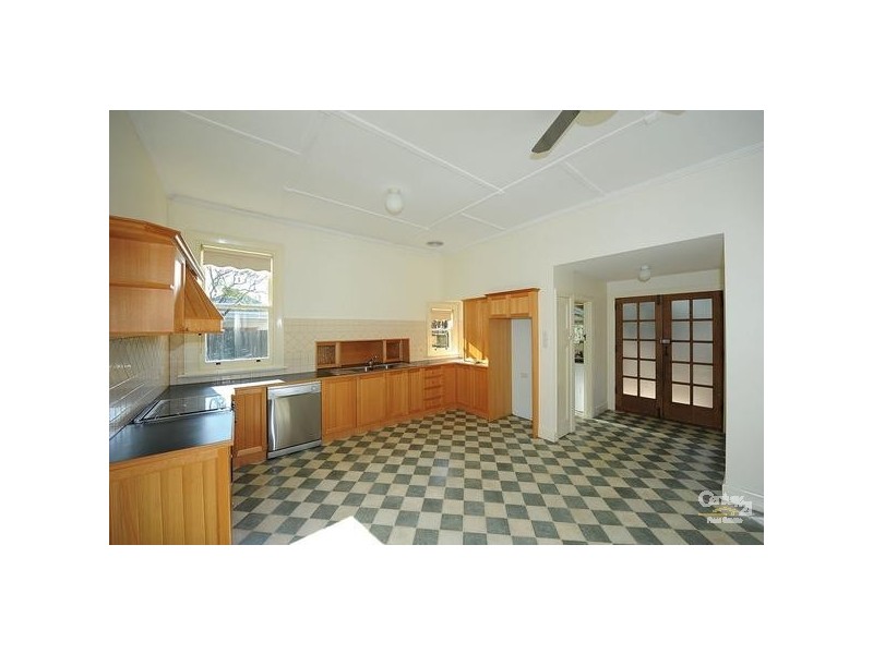 16 HOME ROAD, Newport VIC 3015