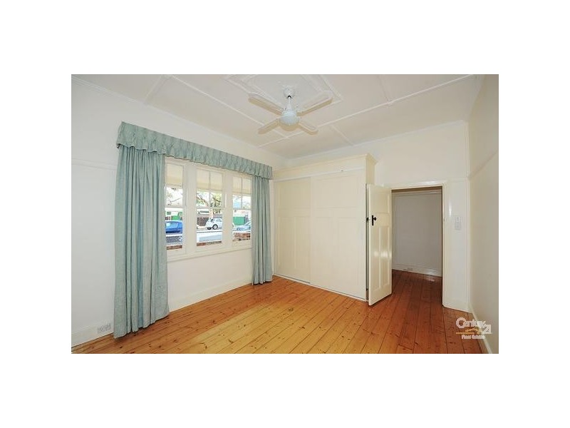 16 HOME ROAD, Newport VIC 3015