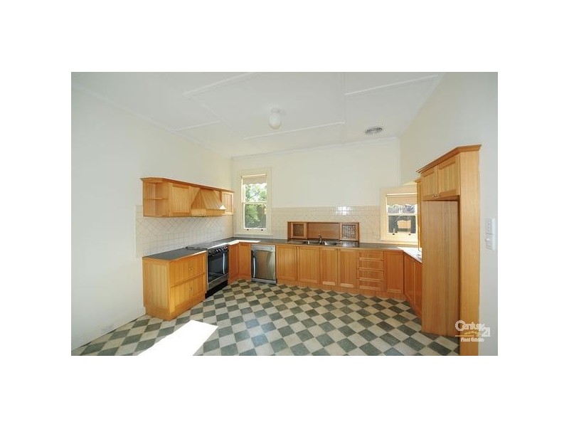 16 HOME ROAD, Newport VIC 3015