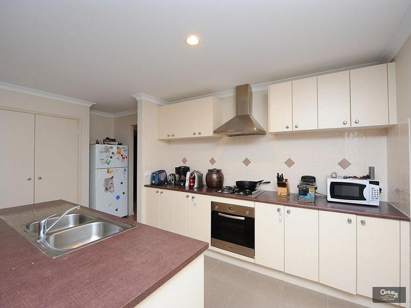 17 Coombes Court, Point Cook VIC 3030