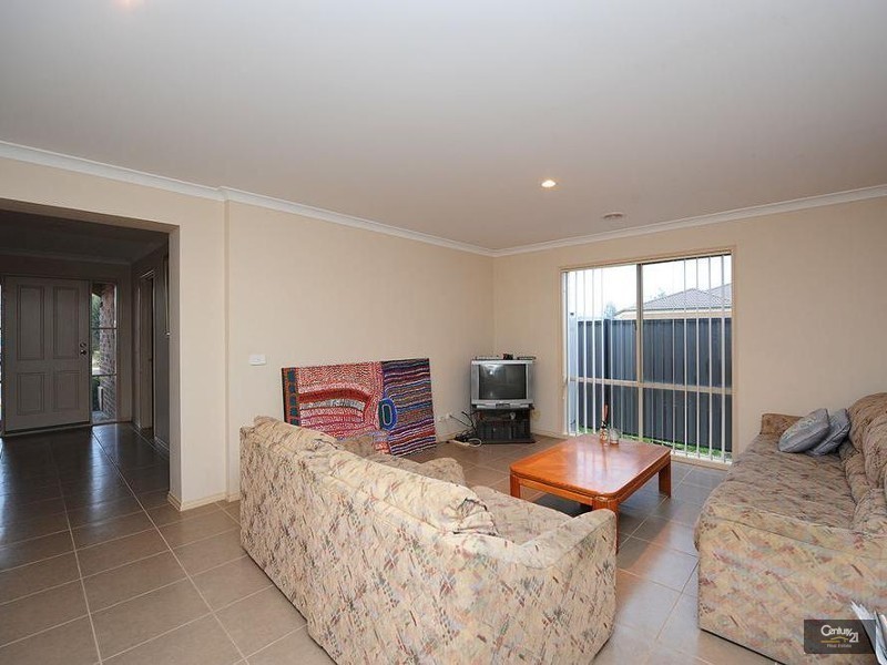 17 Coombes Court, Point Cook VIC 3030