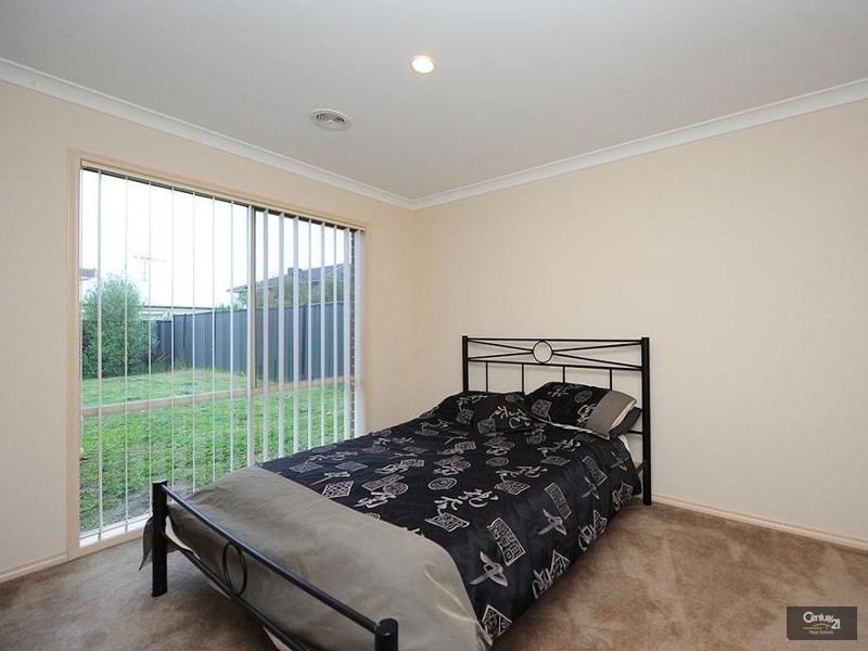 17 Coombes Court, Point Cook VIC 3030