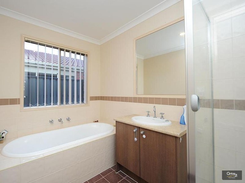 17 Coombes Court, Point Cook VIC 3030