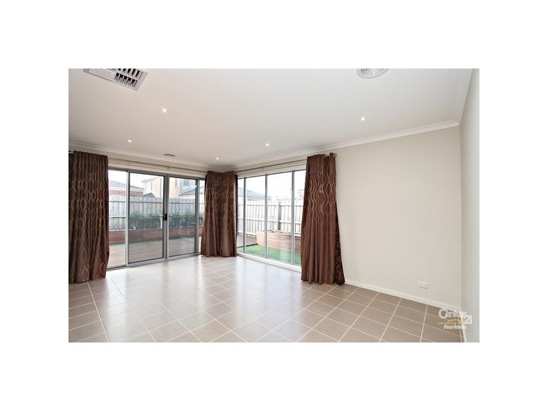 6 GRASSBIRD DRIVE, Point Cook VIC 3030