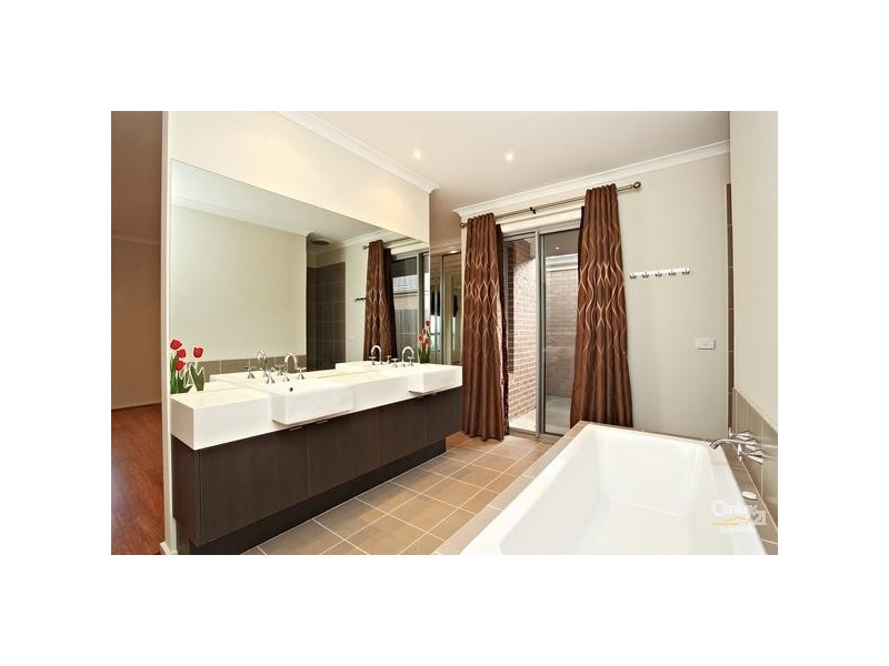 6 GRASSBIRD DRIVE, Point Cook VIC 3030