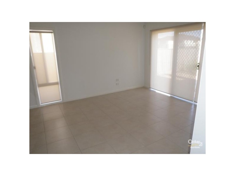 4 Montclair Street, Sanctuary Lakes VIC 3030