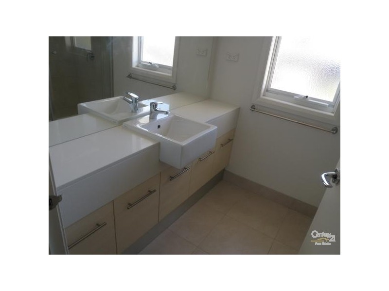 4 Montclair Street, Sanctuary Lakes VIC 3030