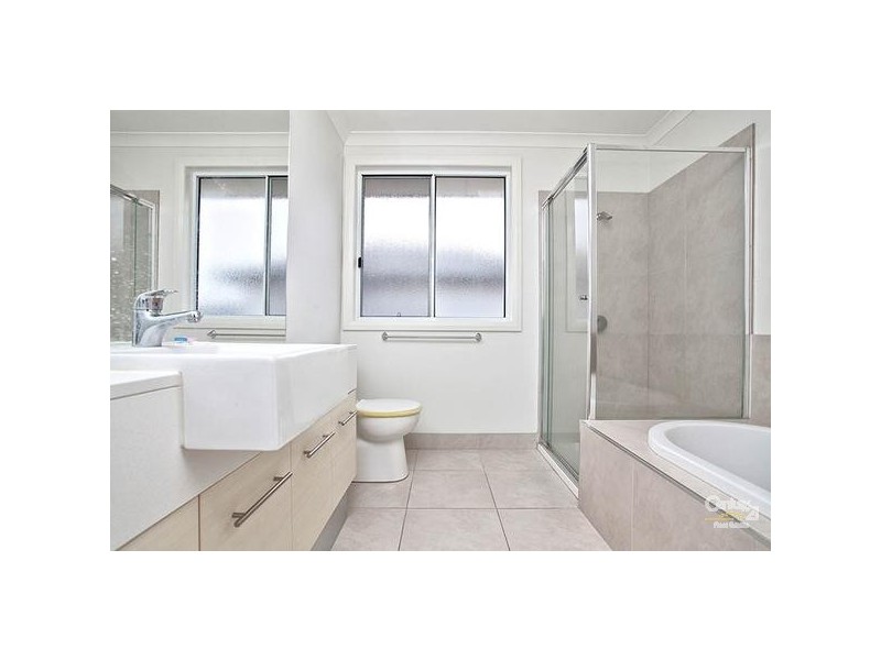 4 Montclair Street, Sanctuary Lakes VIC 3030