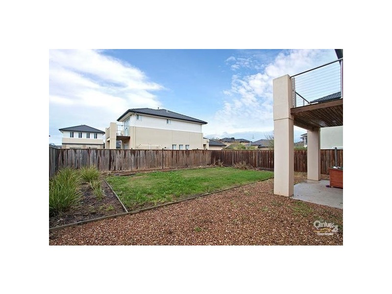 4 Montclair Street, Sanctuary Lakes VIC 3030