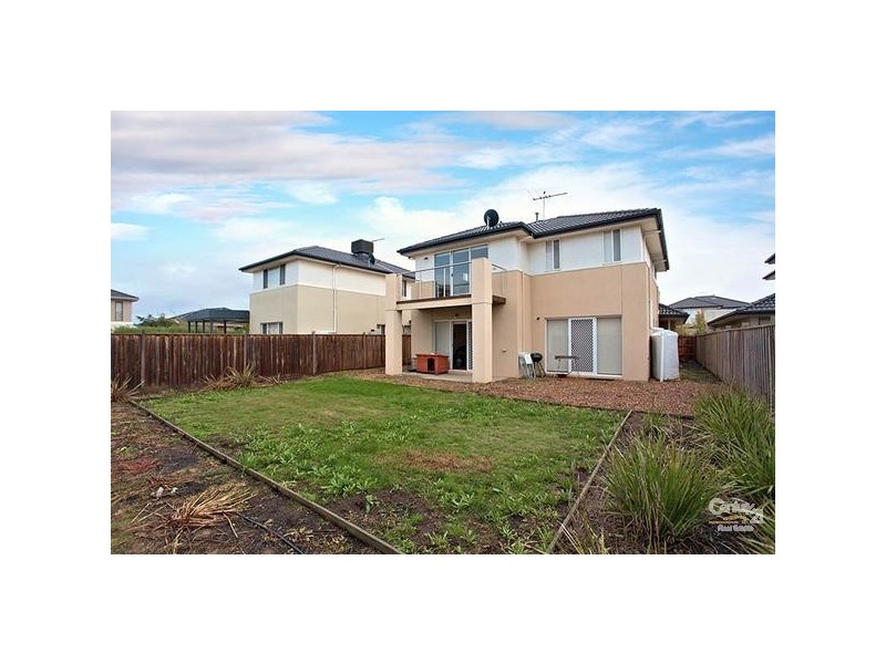 4 Montclair Street, Sanctuary Lakes VIC 3030
