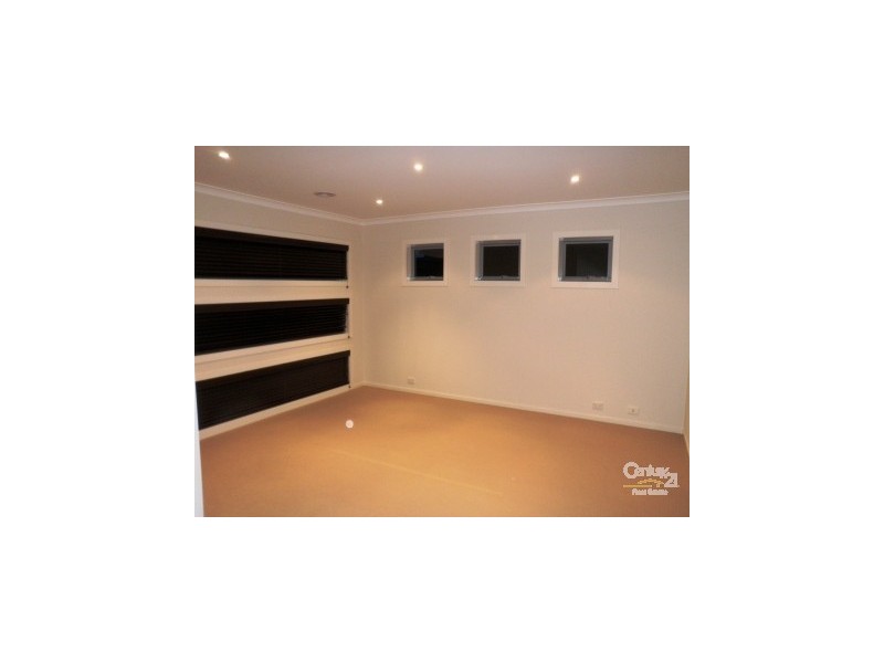 9 Lindholme Way, Williams Landing VIC 3027