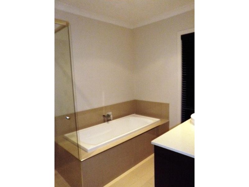 9 Lindholme Way, Williams Landing VIC 3027