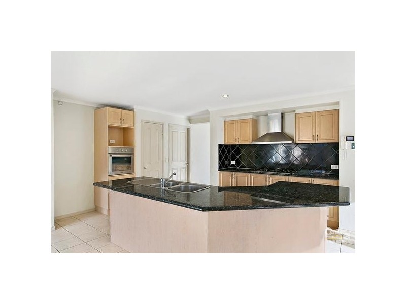 11 WHISTLER  CRS, Point Cook VIC 3030