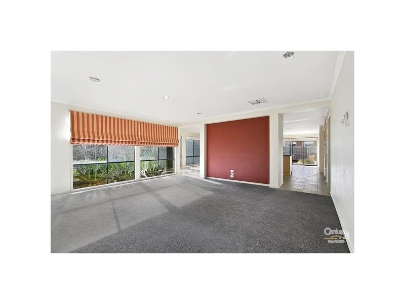 11 WHISTLER  CRS, Point Cook VIC 3030