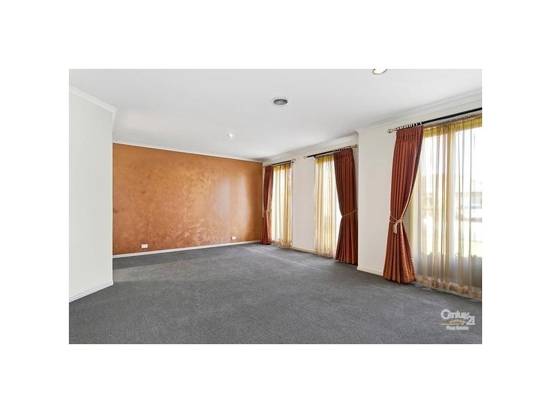 11 WHISTLER  CRS, Point Cook VIC 3030