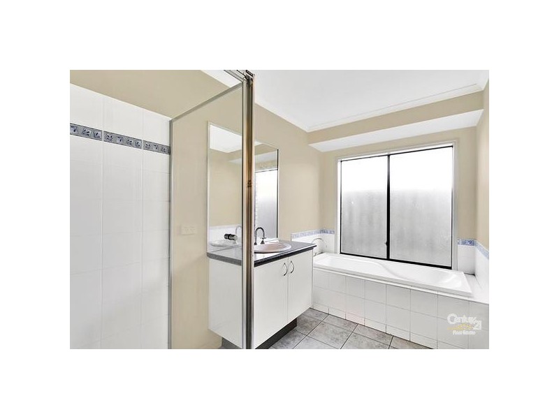 11 WHISTLER  CRS, Point Cook VIC 3030