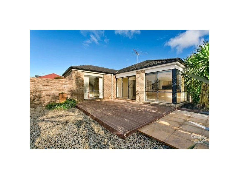 11 WHISTLER  CRS, Point Cook VIC 3030