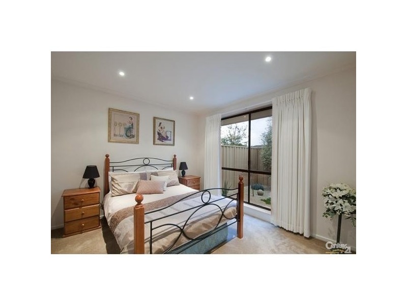 1 LYDFORD CRT, Werribee VIC 3030