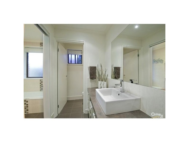 1 LYDFORD CRT, Werribee VIC 3030