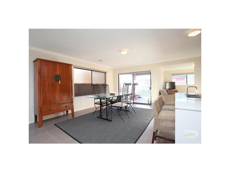 33 APPLEBOX CIRCUIT, Point Cook VIC 3030