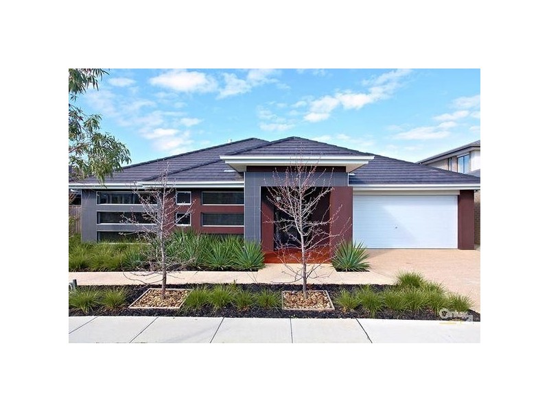 9 LINDHOLME WAY, Williams Landing VIC 3027