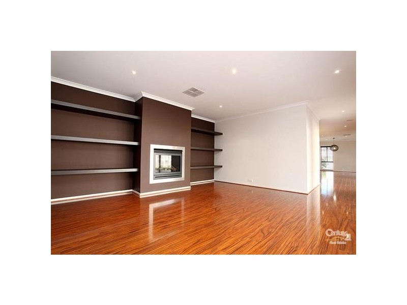 9 LINDHOLME WAY, Williams Landing VIC 3027